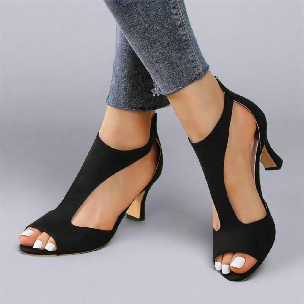 Nora™ | Sandal med klack och böjd skärning