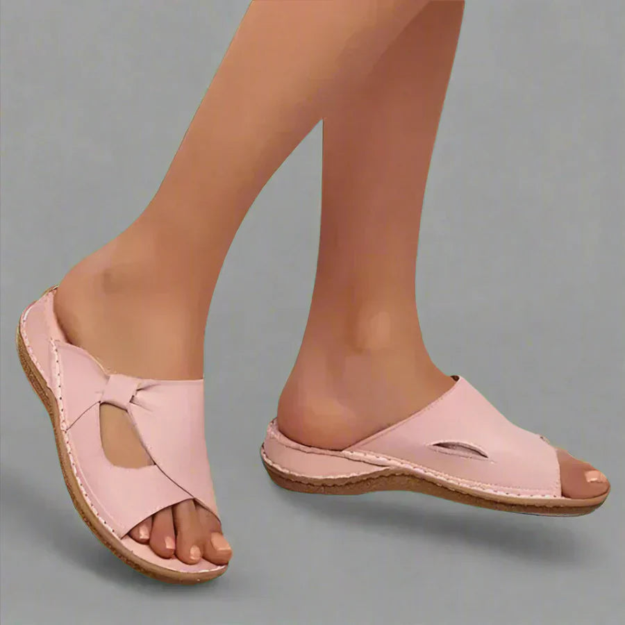 Klara™ | Låg sandal med kontrastsömmar