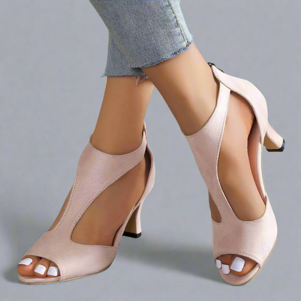 Nora™ | Sandal med klack och böjd skärning