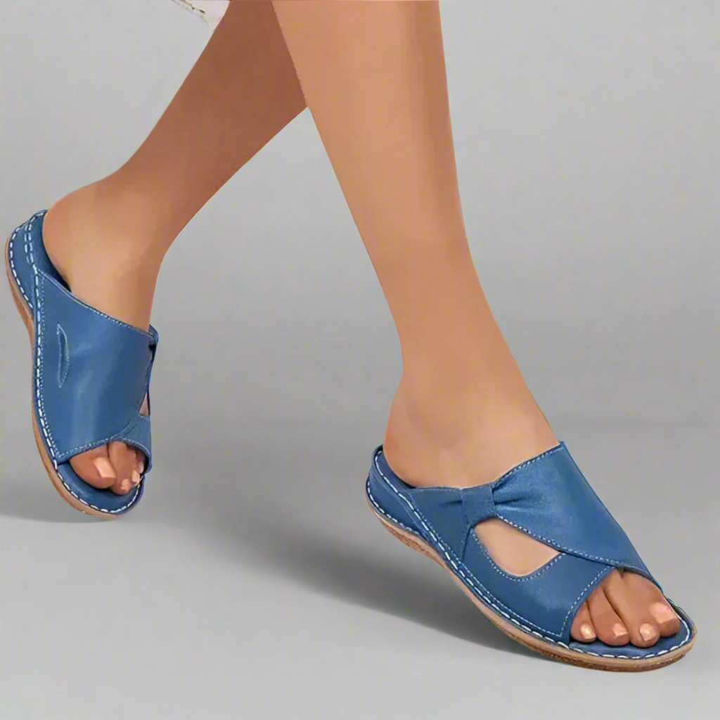 Klara™ | Låg sandal med kontrastsömmar