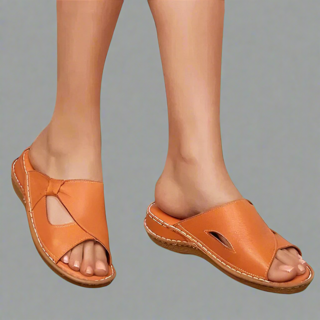 Klara™ | Låg sandal med kontrastsömmar