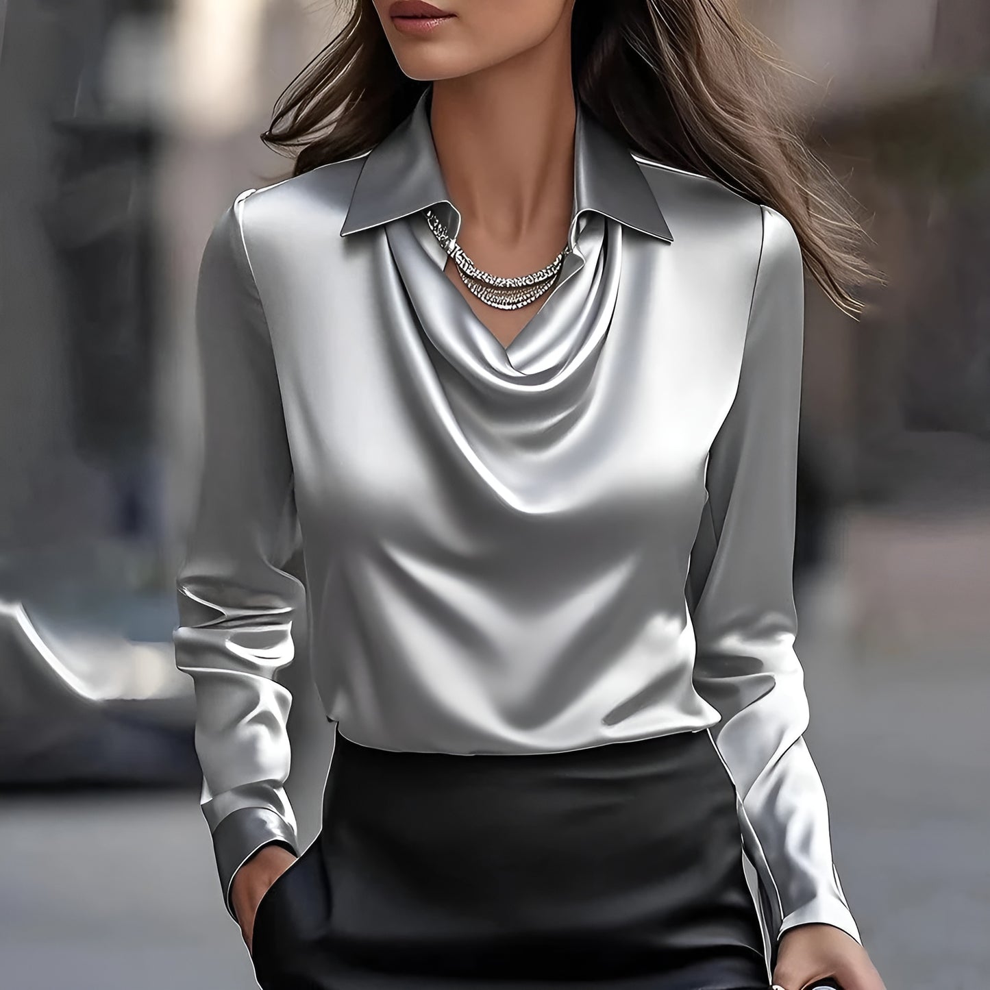 Maj | Glansig blus med plisserad hals – chic och tidlös