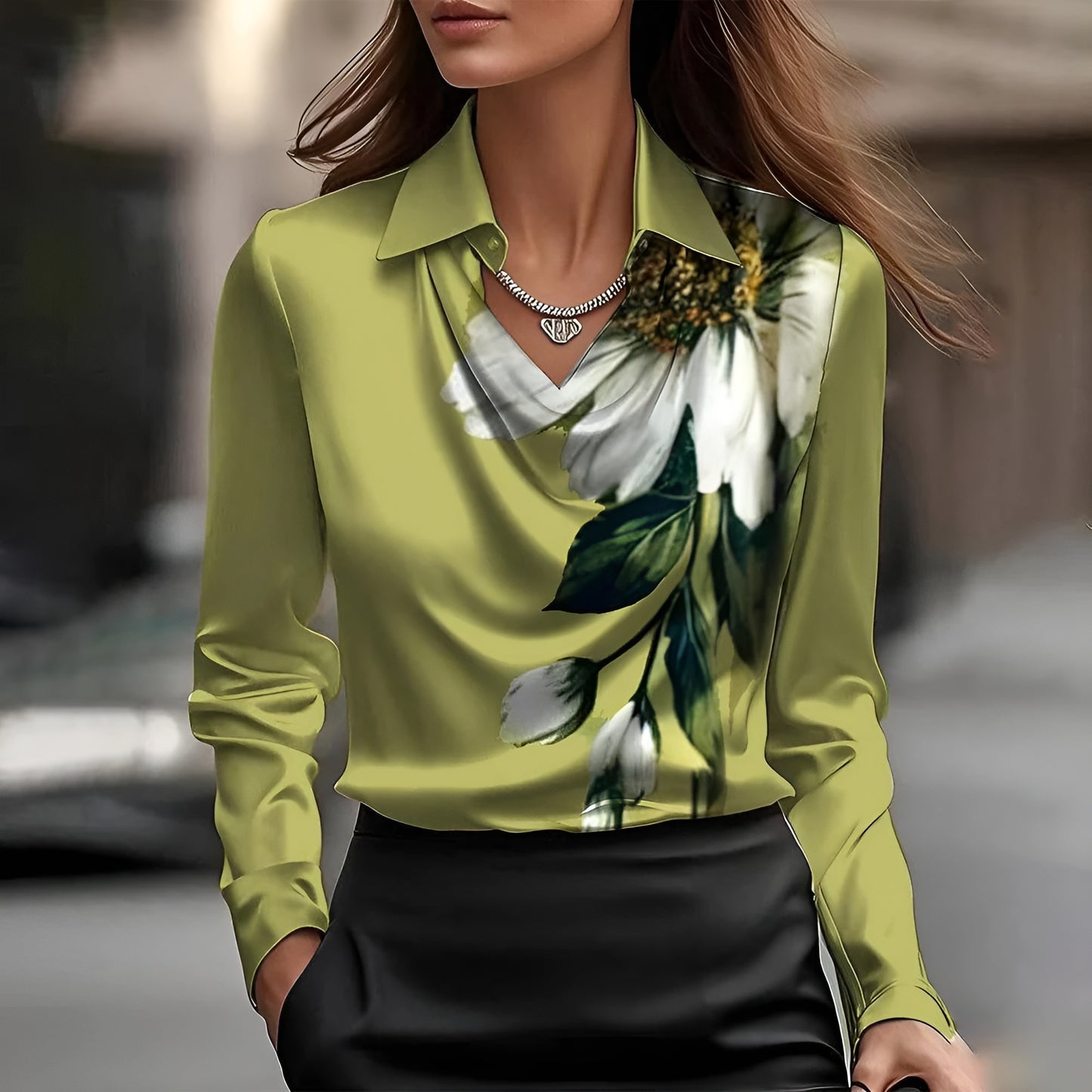 Maj | Glansig blus med plisserad hals – chic och tidlös